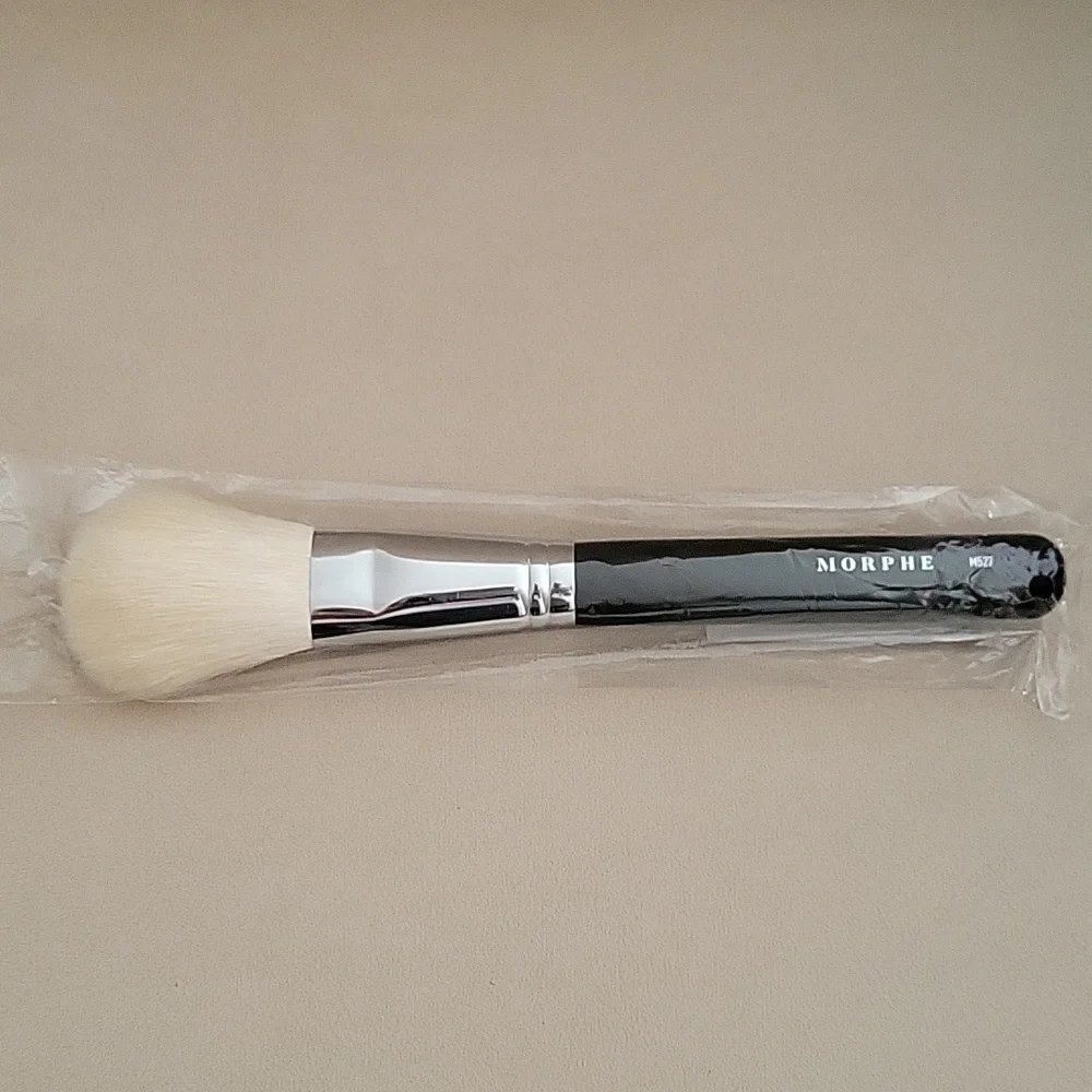 NWT Morphe M527 Deluxe Pointed Powder Brush